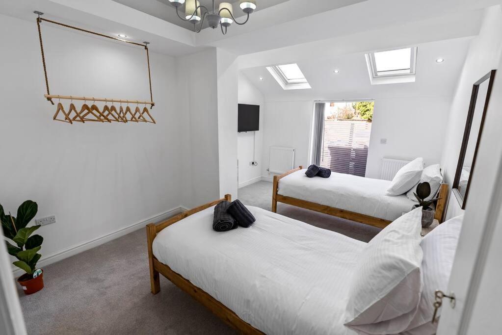 Newly Refurbed, Central Apartment With Free Parking And Hot Tub Lytham St Annes Extérieur photo