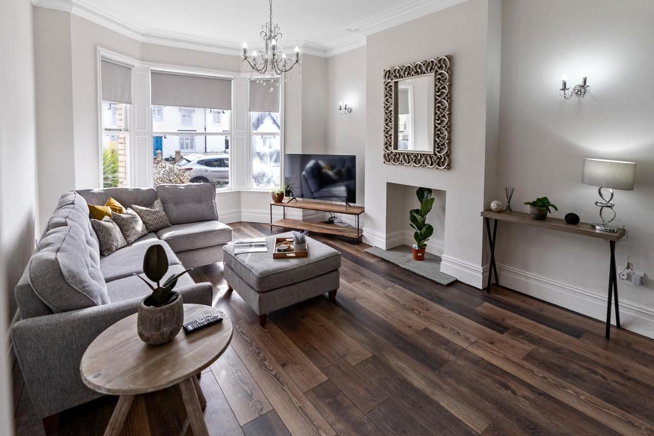 Newly Refurbed, Central Apartment With Free Parking And Hot Tub Lytham St Annes Extérieur photo